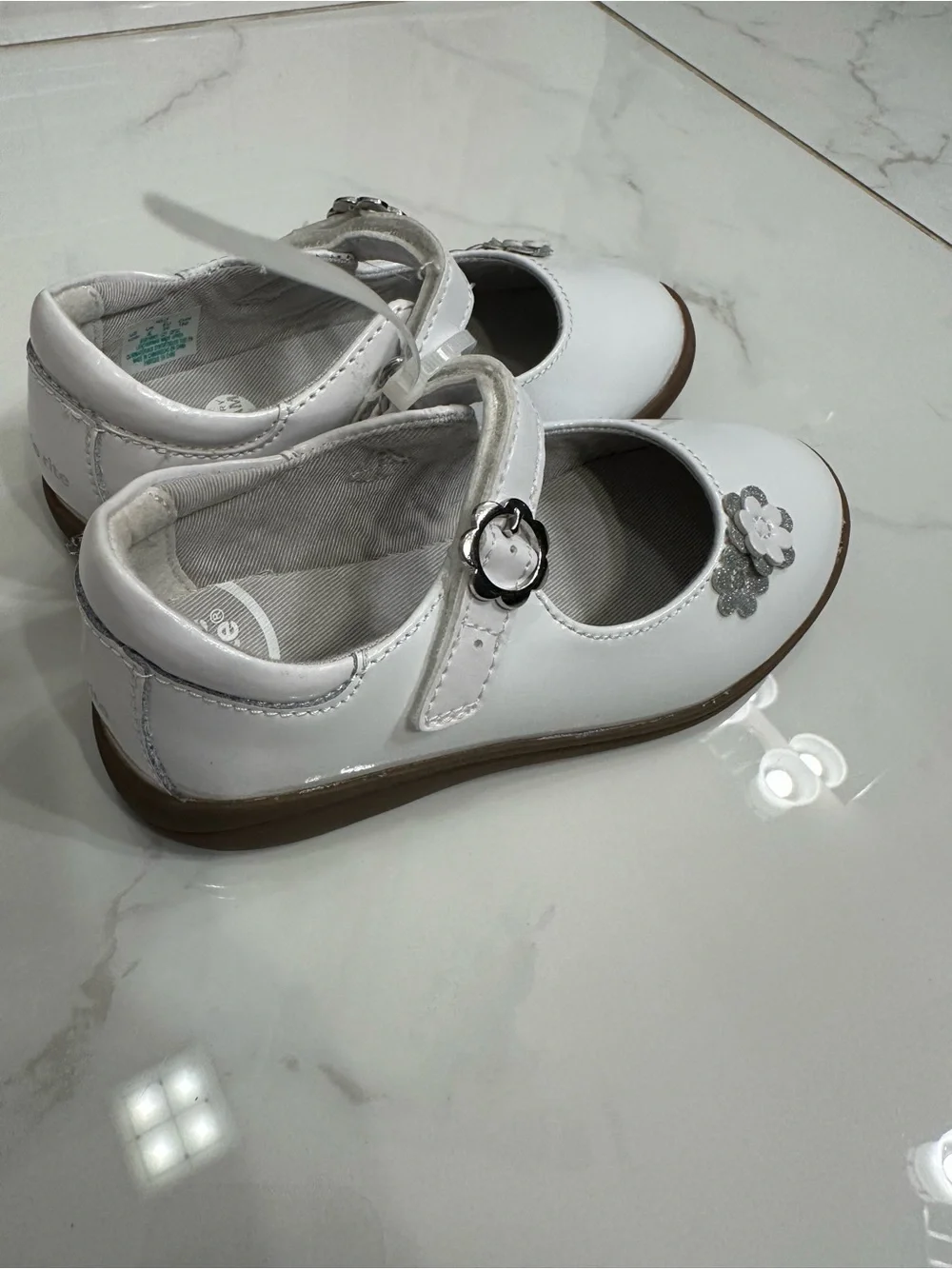 Stride Rite NEW / NWOT White Patent Mary Jane Dress Shoes with Silver Flowers